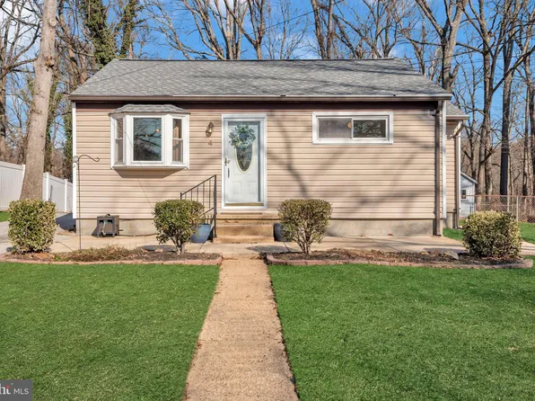 4 Spring Knoll Dr, Pasadena, MD 21122