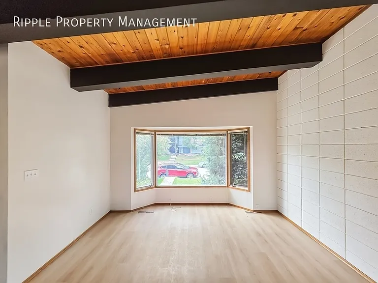 612 56th Ave SW #UPPER — Photo 4
