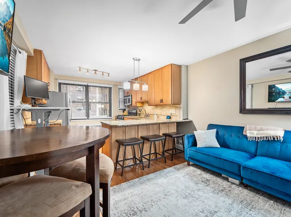 305 East 40th Street image 4 of 19