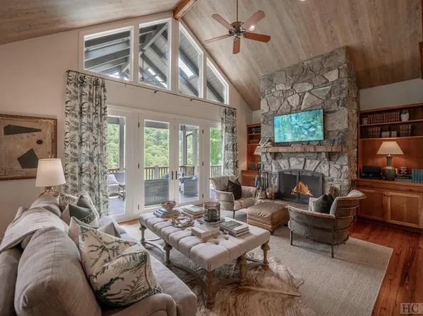 199 West Rochester Drive, Cashiers, NC 28717