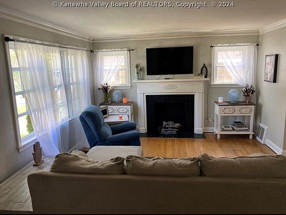 5th image of 2909 Noyes Ave