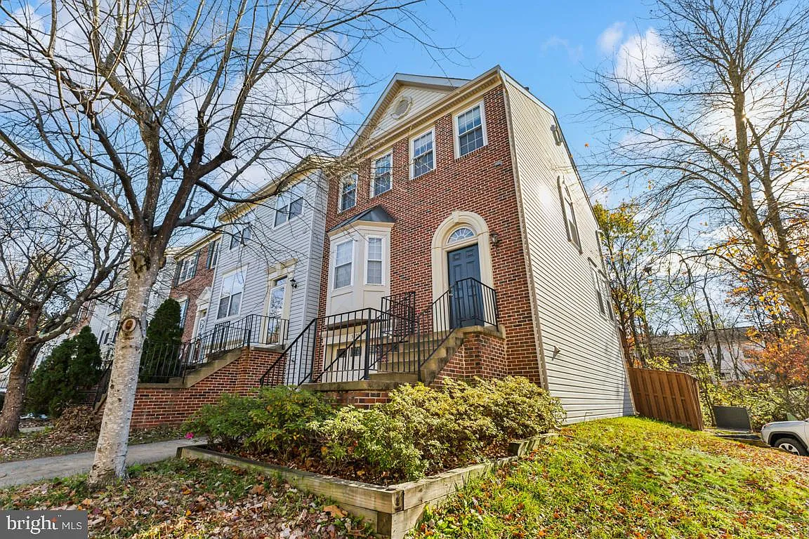 3 bed, 4.0 bath, 2168 sqft, $3,100 — Photo 4