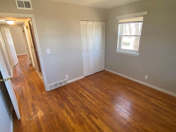2nd image of 3809 Carpenter Dr APT 4