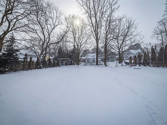 4th image of 54 Gardeau St