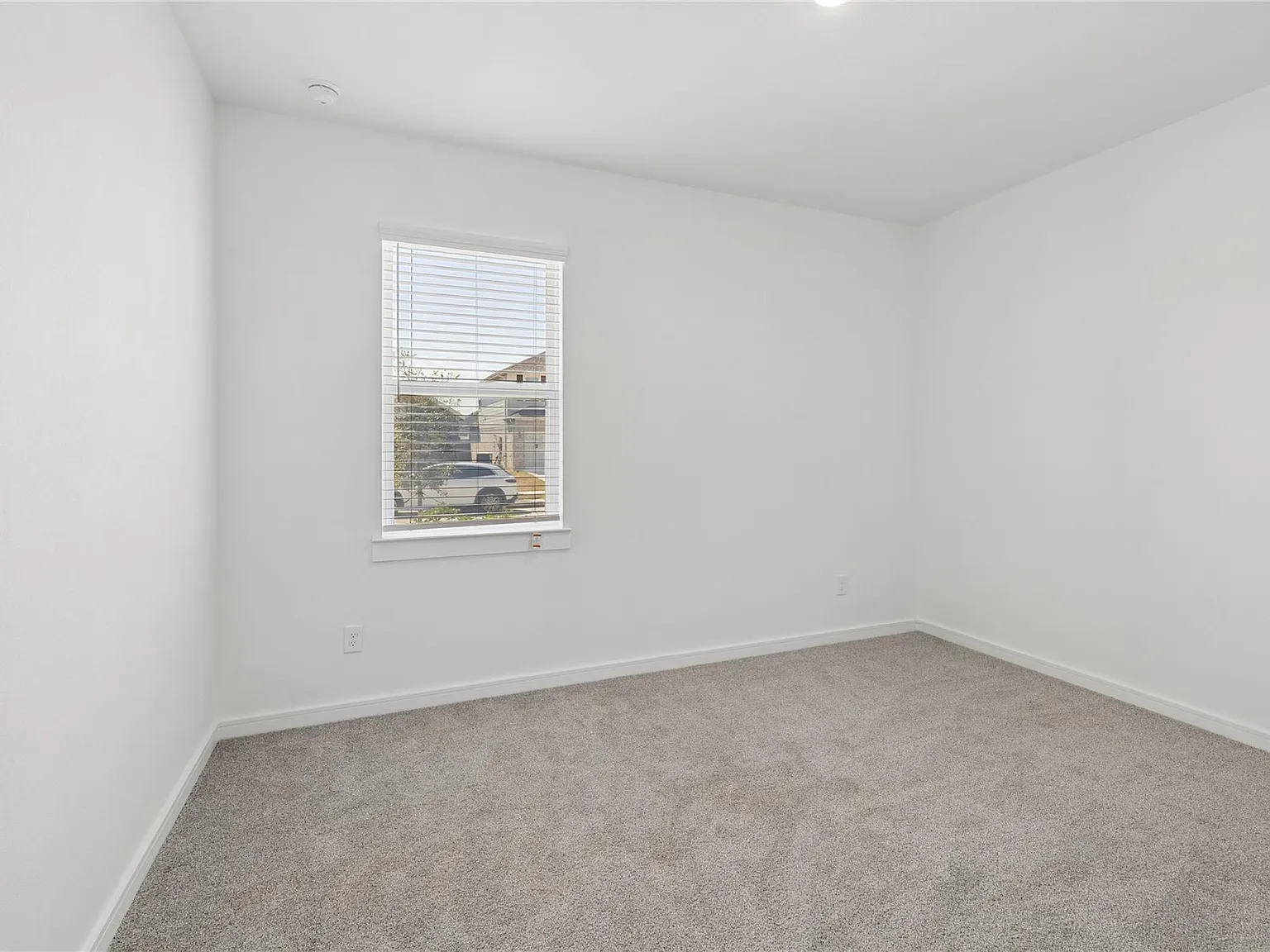 4 bed, 2.0 bath, 1827 sqft, $2,499 — Photo 4