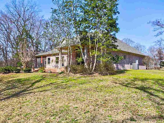 3rd image of 100 Wildwood Dr