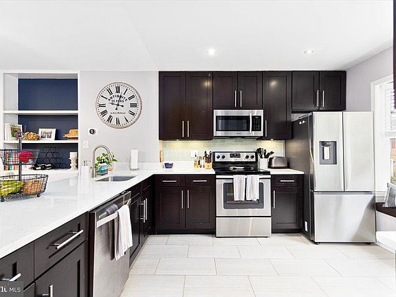 5th image of 2049 S Glebe Rd