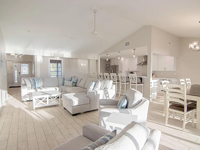830 SW Santa Barbara Pl — Photo 17