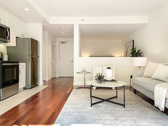 3rd image of 250 King St Unit 442