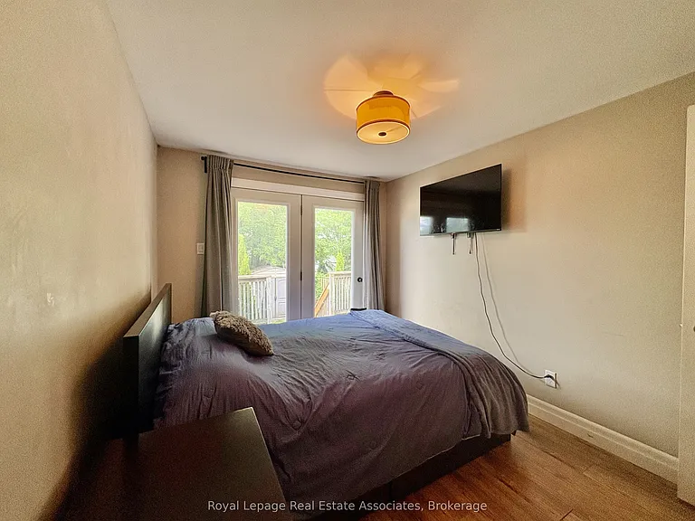229 Simon St — Photo 7
