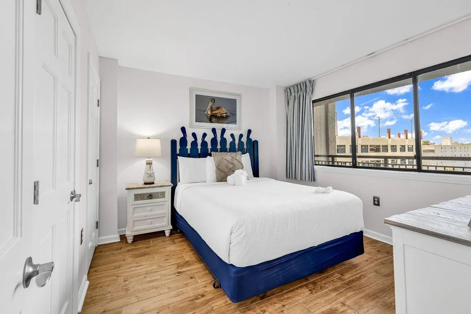 2 bed, 2.0 bath, 957 sqft, $3,417 — Photo 4