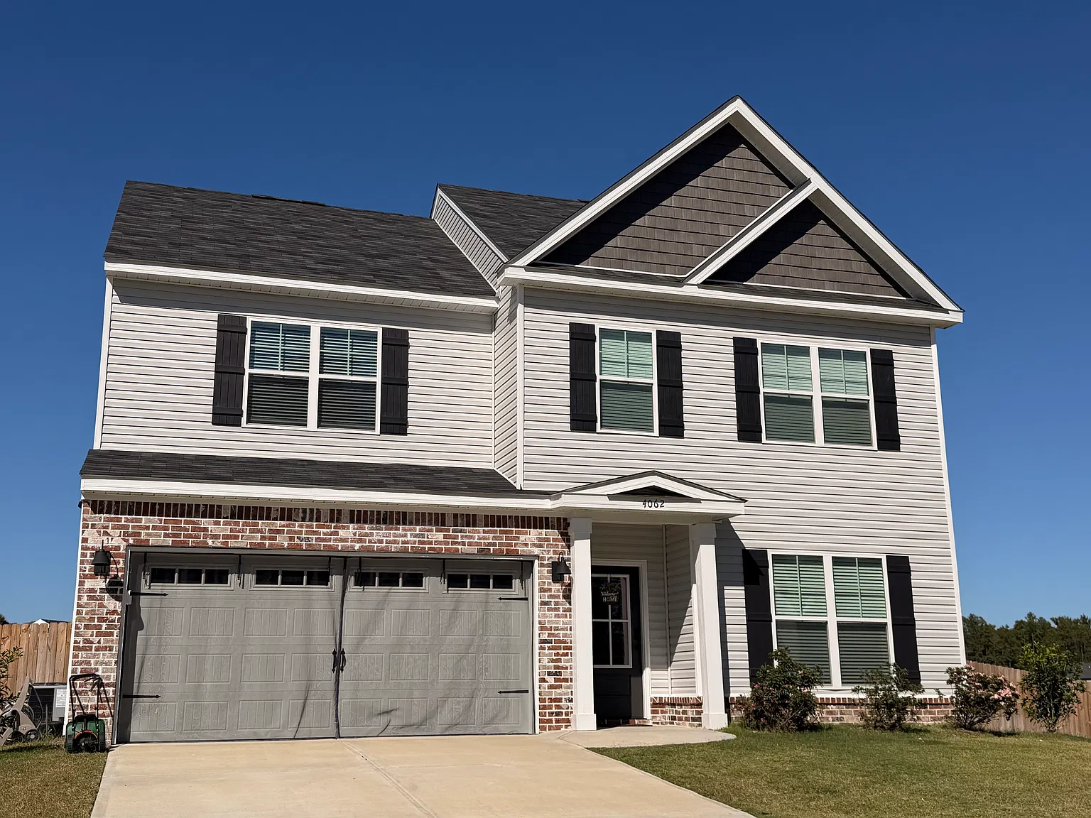 3 bed, 2.5 bath, 1881 sqft, $2,100 — Photo 2
