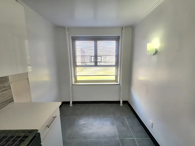 196-15 65th Cres #B — Photo 6