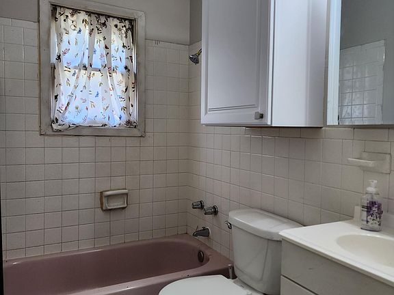 4th image of 842 Cynthia St #2