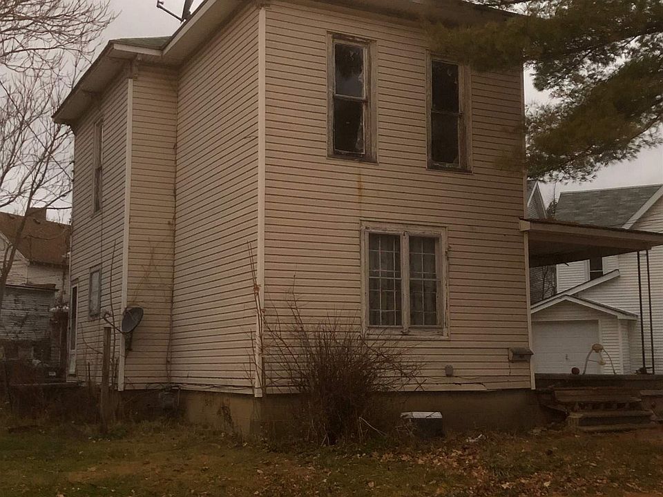 2nd image of 444 1st St