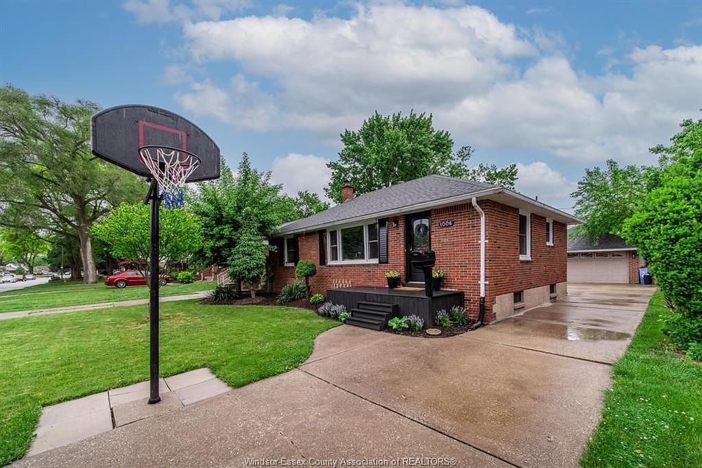 1006 Isabelle Pl, Windsor, ON N8S 3B2 Zillow
