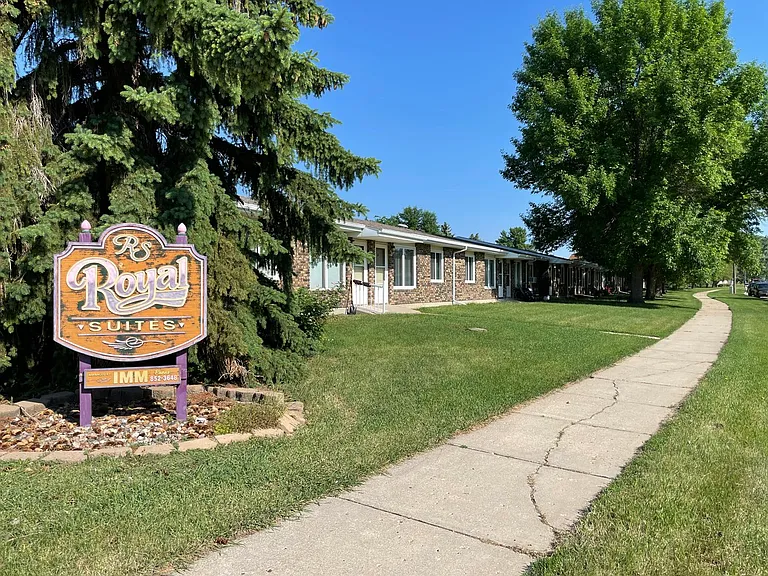 Royal Suites Apartments on Minot's North Hill — Photo 15