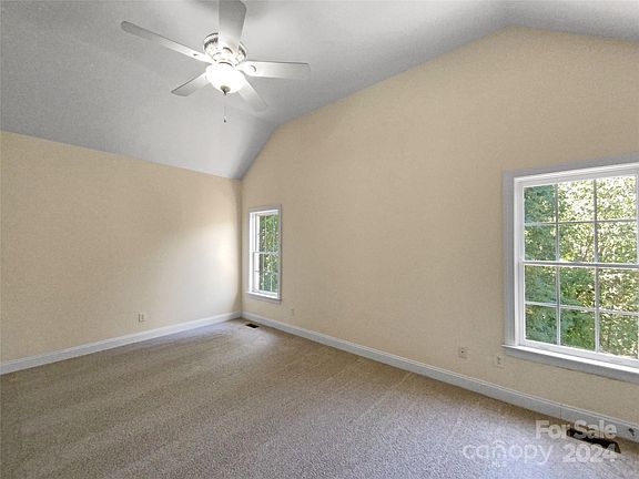 4th image of 308 Billings Pl