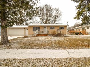 3805 S Holbrook Ave, Sioux Falls, SD 57106