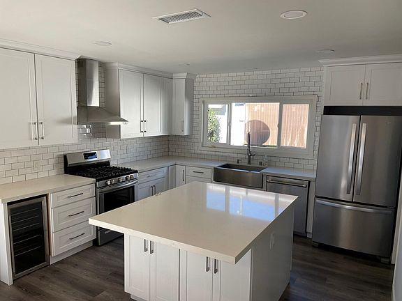 4th image of 16002 S Manhattan Pl