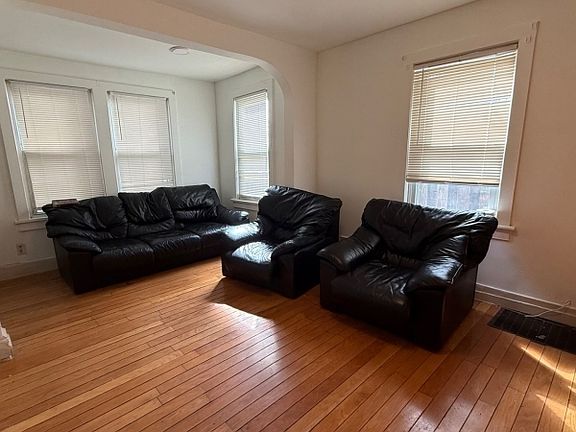 4th image of 807 George St