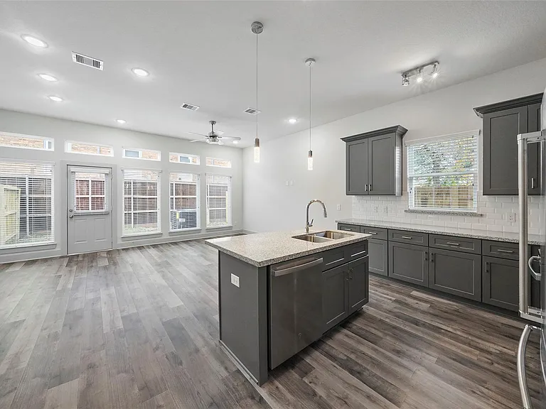 7242 Saint Augustine St #B — Photo 5