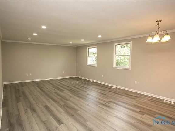 5th image of 408 E Hobart Ave
