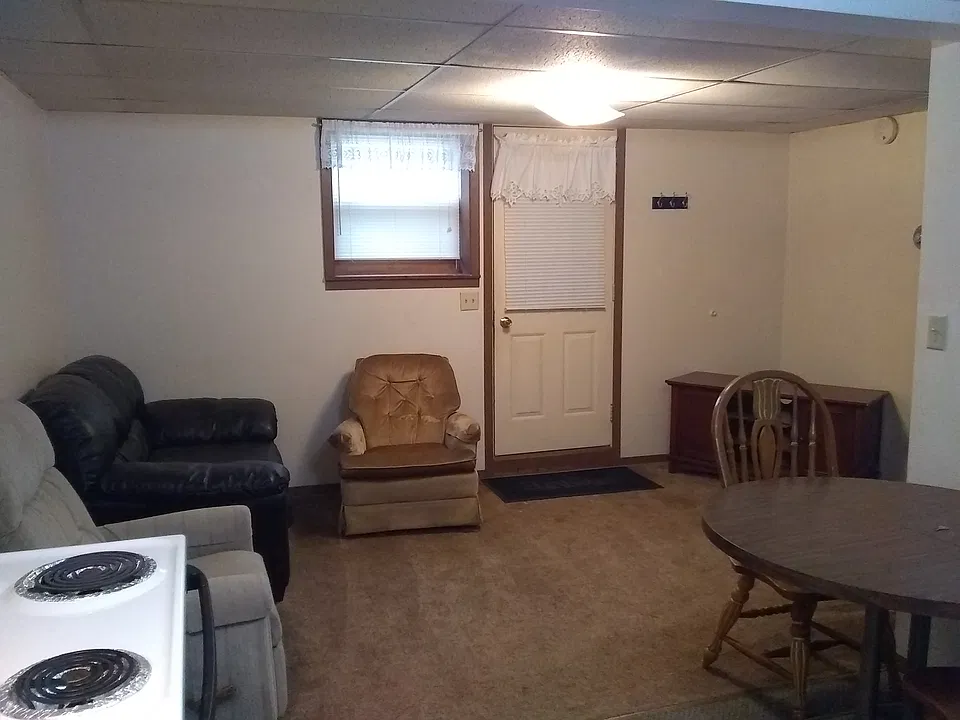 Livng Room, Entry Door and Kitchen