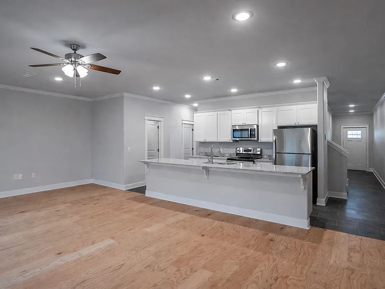 Sycamore Heights Townhome — Photo 11