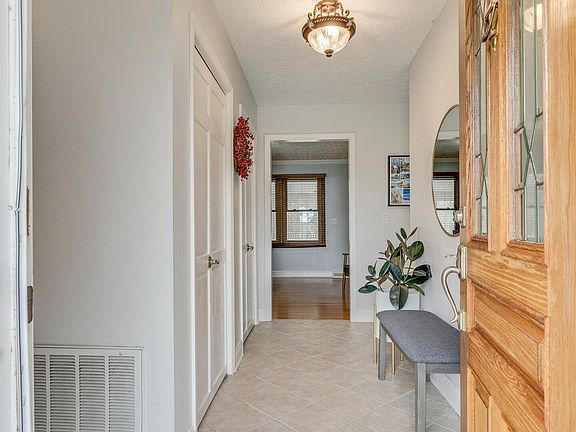 4th image of 101 Joy Dr