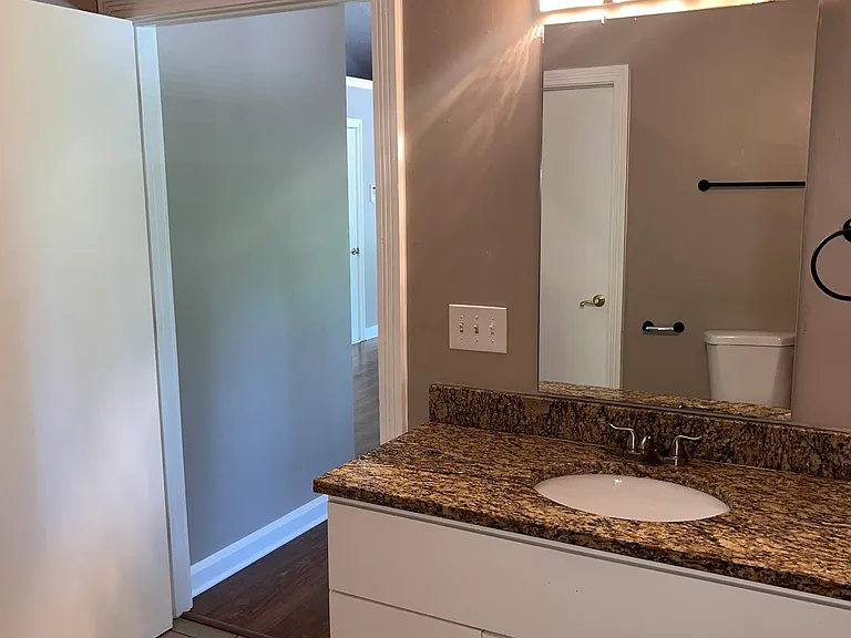 945 Fox Hill Dr #B — Photo 18
