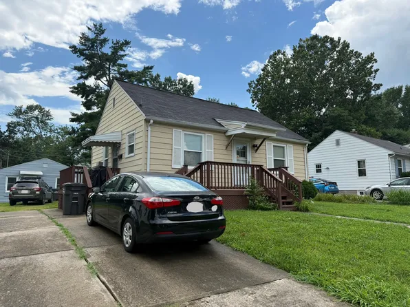 1109 W Walkup Ave, Carbondale, IL 62901