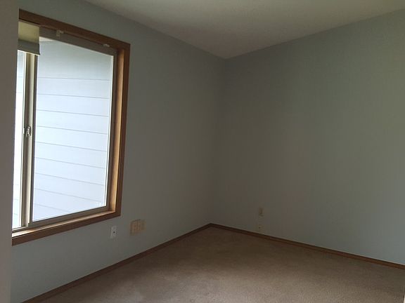 4th image of 2631 NE Laura St