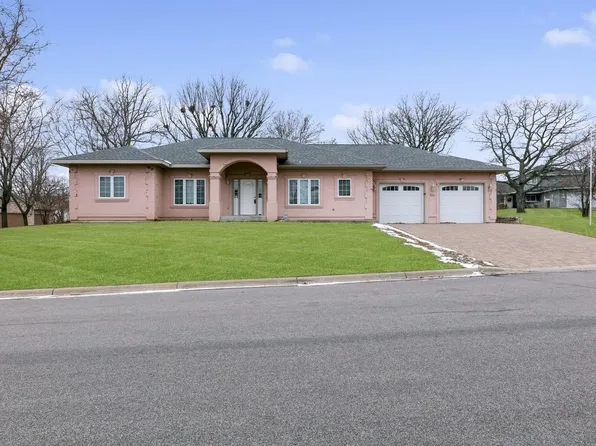 923 Oak Crest Ct, Sauk Rapids, MN 56379
