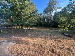 906 E Harvard St, Siloam Springs, AR 72761
