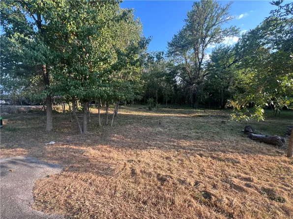 906 E Harvard St, Siloam Springs, AR 72761