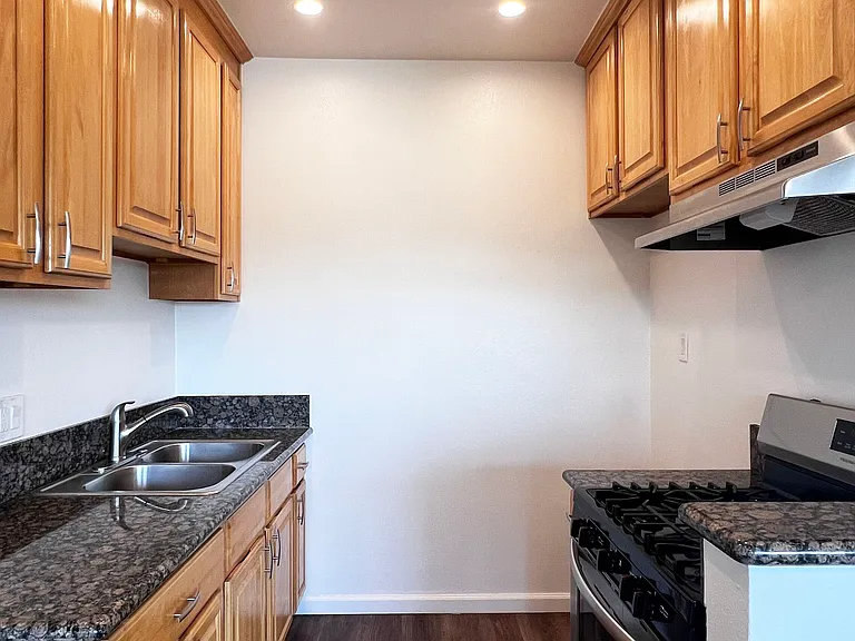 1713 W Malvern Ave #D — Photo 14
