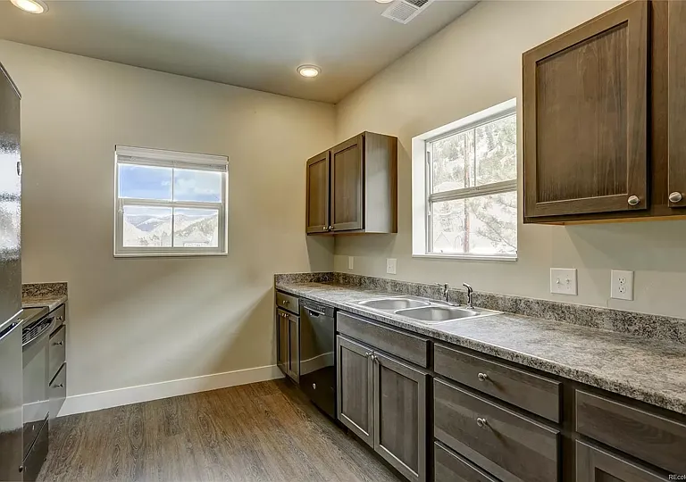 1399 Griffith St #6 — Photo 6