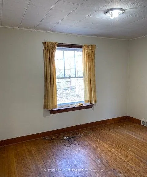 372 Cedar Ave — Photo 3