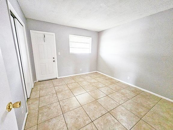 4th image of 430 NW 40th Ct #1