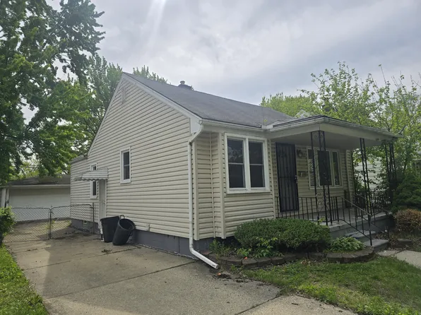 19152 Woodside St, Harper Woods, MI 48225