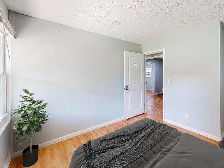 Wilburn Dr SW — Photo 2