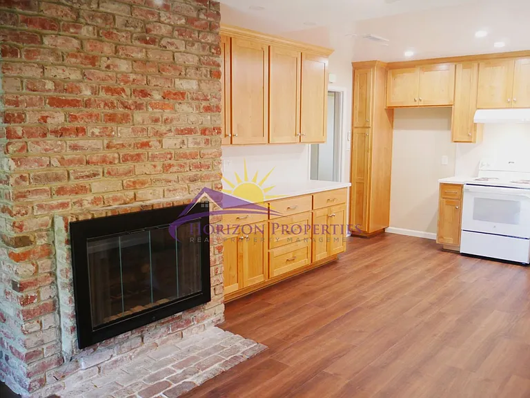 6986 Greenbrook Cir — Photo 7