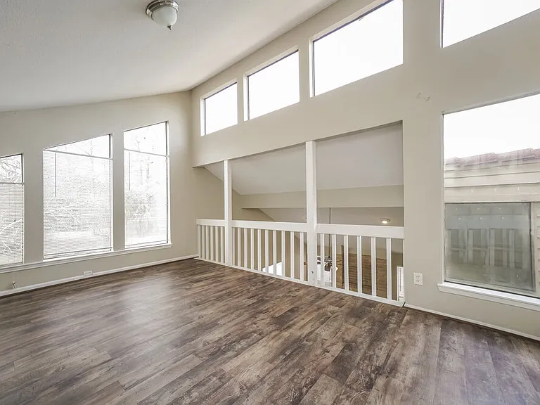 7659 Athlone Dr — Photo 9
