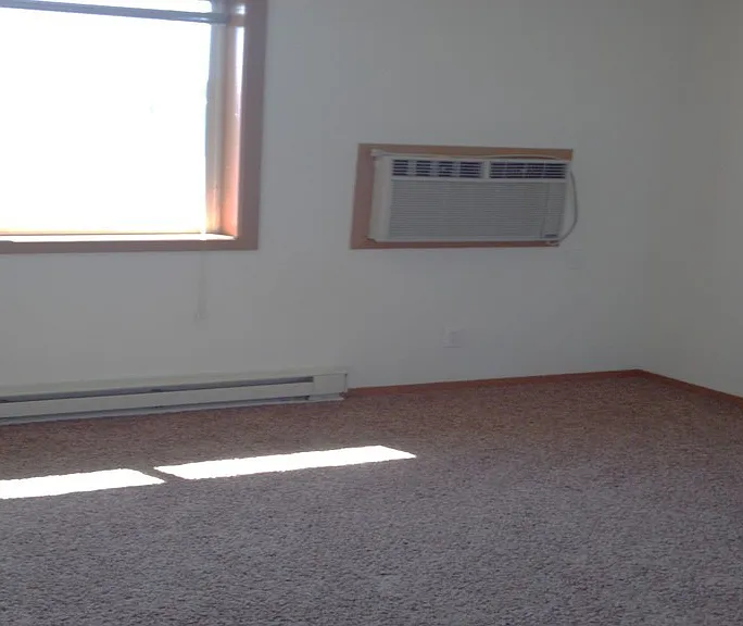 605 - 606 E Spruce Court — Photo 6