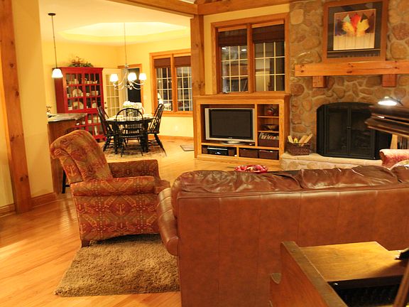 4th image of 553 Pitney Dr