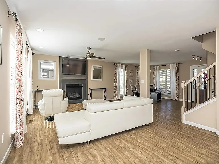 1304 Mason Grove Dr — Photo 10