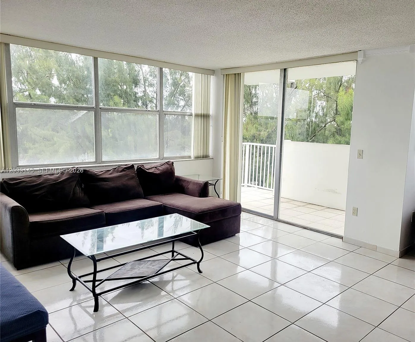 Wilshire Condo — Photo 2