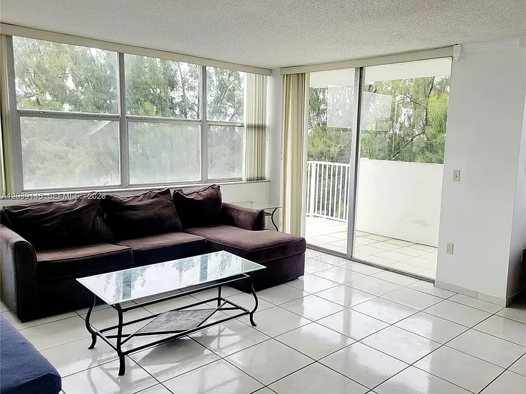 1300 NE Miami Gardens Dr #720E — Photo 2