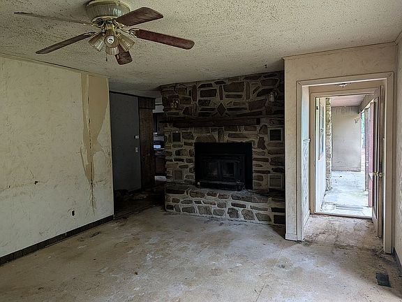 3rd image of 6410 Highway 87